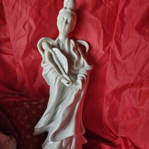 12 Inch Elegant White Porcelain Vintage Kwan Yin Guanyin “Mother of Mercy”